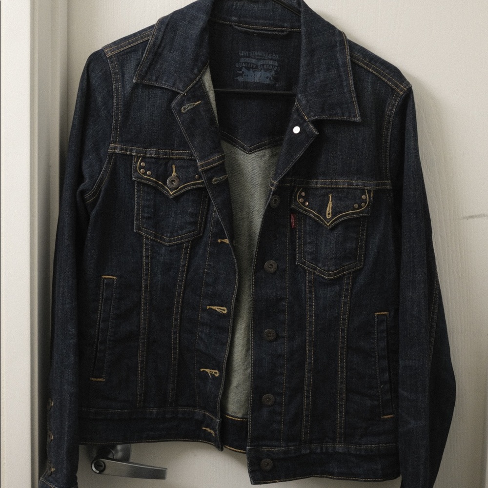 Like new Levi’s denim dark blue washed jacket